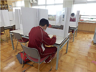 導入事例 新潟市立小新中学校様(図書館)