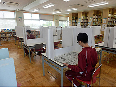 導入事例 新潟市立小新中学校様(図書館)2